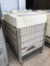 Image of 330 Gal Water Tank In Large Basket