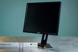 Image of 17" Black Dell Monitor