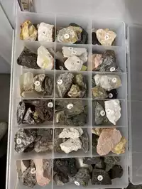 Image of 100 Piece Geology Kit