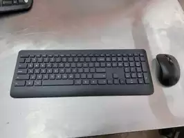 Image of Microsoft 900 Wireless Keyboard / Mouse