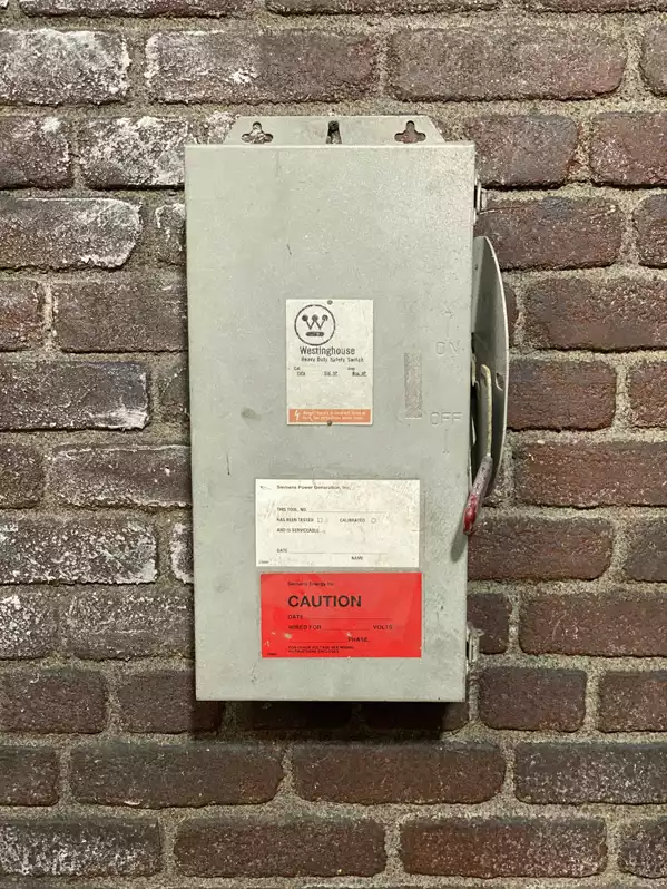 Image of Electrical Disconnect Box (8.5" X 17")