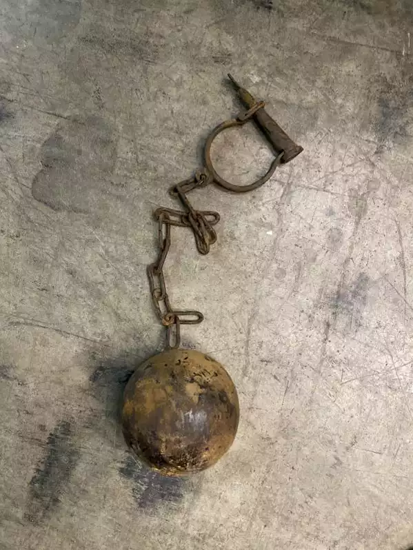 Image of Shackle Ball And Chain (A)